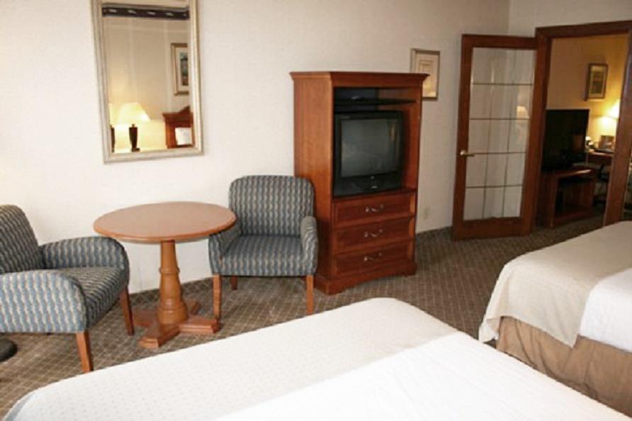The Plaza Hotel & Suites Winona Szoba fotó