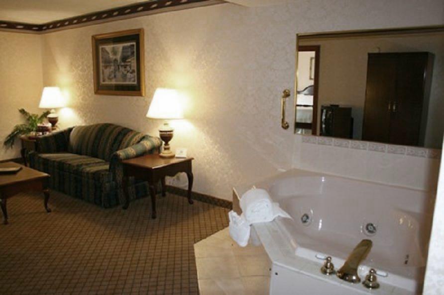The Plaza Hotel & Suites Winona Szoba fotó