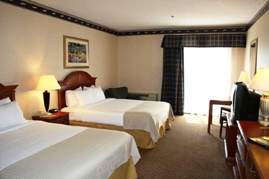 The Plaza Hotel & Suites Winona Szoba fotó